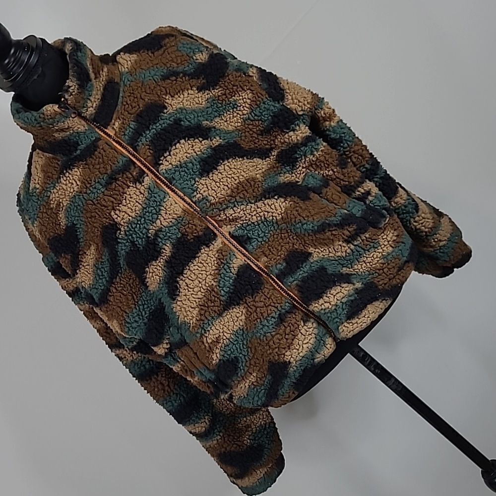 Divided sz M faux fleece camouflaged jacket